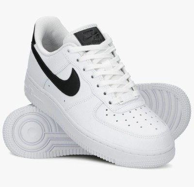 Białe Nike Air Force 1