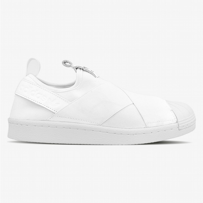 Jakie buty w sportowym stylu na wiosnę - białe adidas superstar slip-on