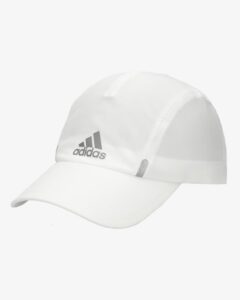 Jak biegać latem - biała czapka adidas